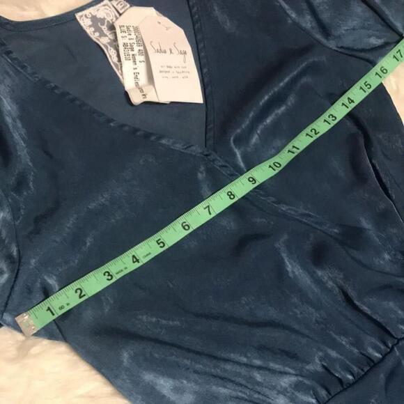 NWT Sadie & Sage Ruffle Wrap Dress Medium - Picture 4 of 12